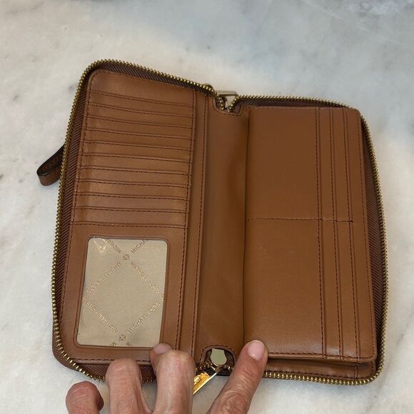 Michael Kors Pebbled Leather Full Zip Jet Set Continental Wallet - Picture 12 of 16